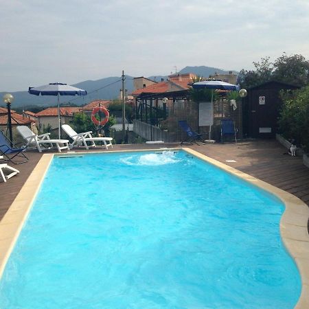Gli Angeli Agriturismo Villa Cisano sul Neva Екстериор снимка