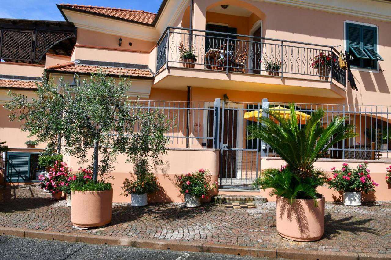 Gli Angeli Agriturismo Villa Cisano sul Neva Екстериор снимка